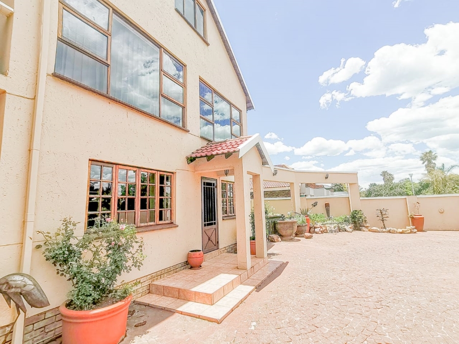 7 Bedroom Property for Sale in Parklands Western Cape